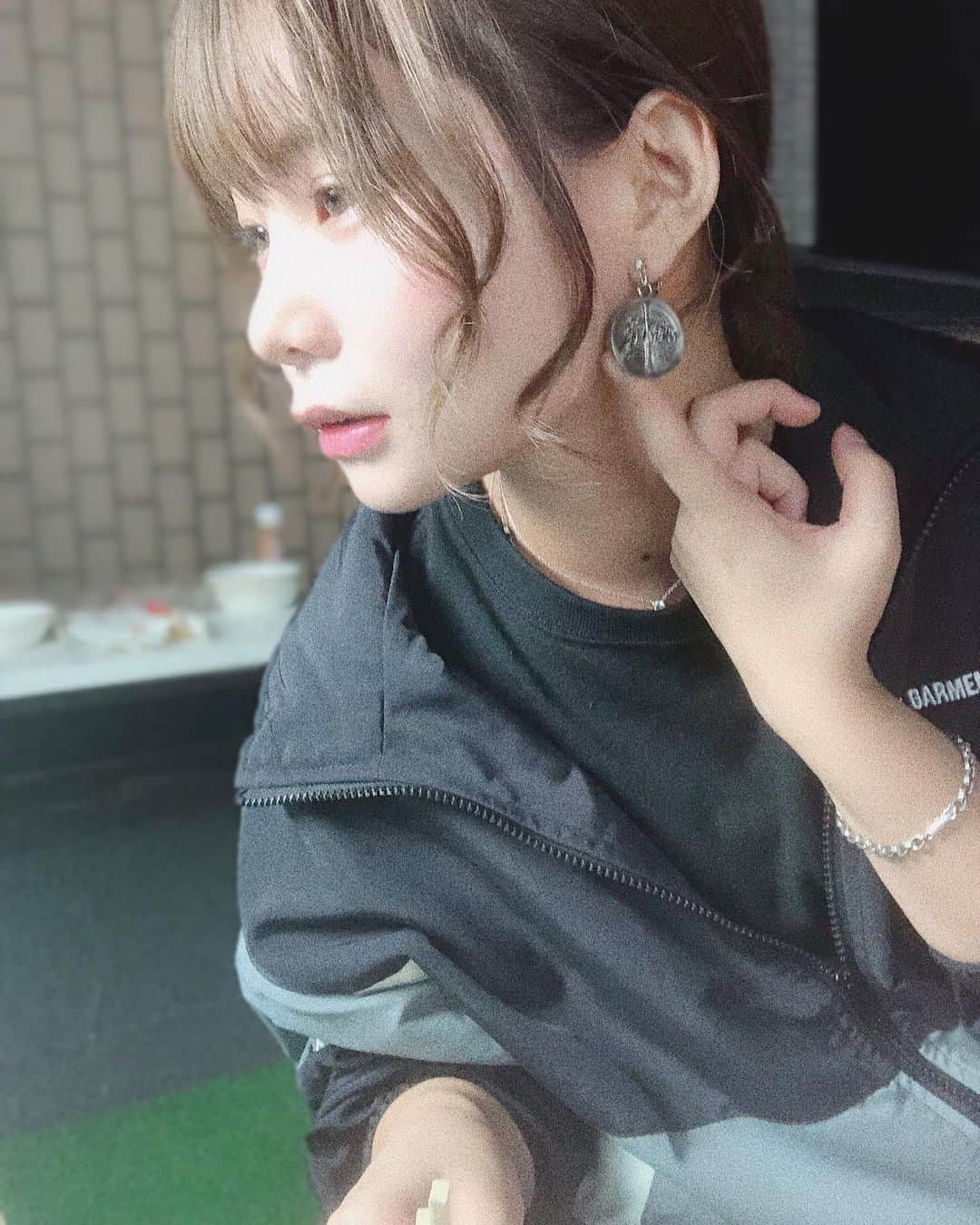 真奈さんのインスタグラム写真 - (真奈Instagram)「BBQオフ会🍖 付けてるのは　@amijed_official  さんのイヤリング〜🥰 . 私は穴あいてないから イヤリング作れるのは 本当に嬉しい😭💓 . かわいくできた☺️ . #amijed  #qt8garments」10月20日 22時25分 - manatmnt0116