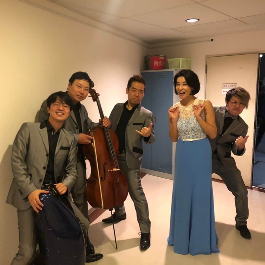 高嶋ちさ子さんのインスタグラム写真 - (高嶋ちさ子Instagram)「今日は滋賀県で「わがまま音楽会」 それにしても、なんでこの人達こんな面白いんだろう。 こんなに笑えるコンサートあんまりないよなぁ。 もっとこのメンバーで日本国中回りたい！！」10月20日 22時26分 - chisakotakashima