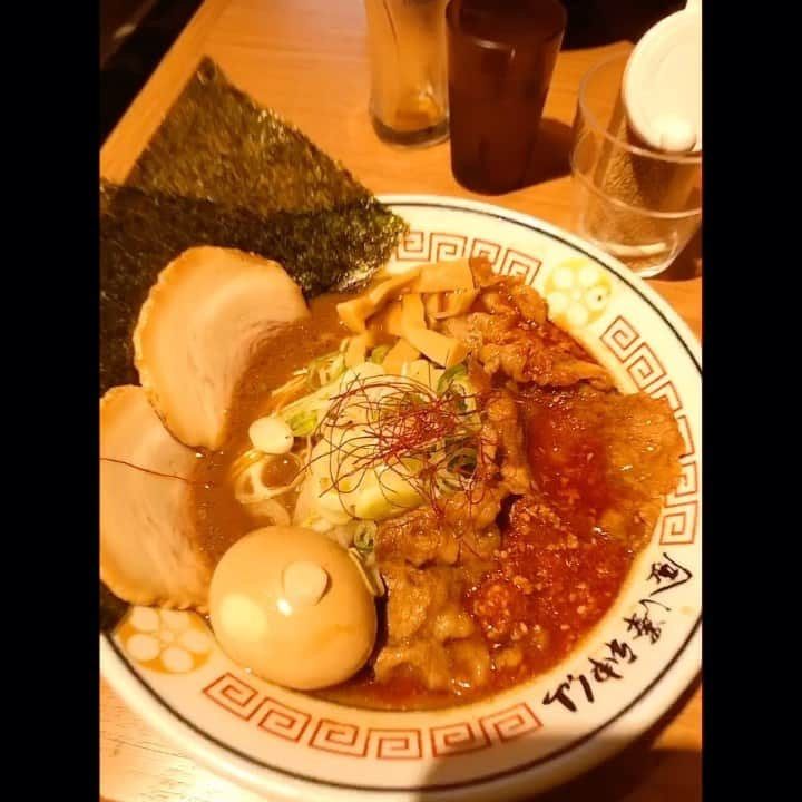 西野翔のインスタグラム：「ラーメン大好き西野さん②🤦🏻‍♀️ #妻とデートなうに使っていいよ #ラーメン #西野翔 #shownishino #国民の人妻 #mywife #instagood #japan #ramen🍜 #恵比寿マスカッツ #金澤濃厚豚骨ラーメン神仙」