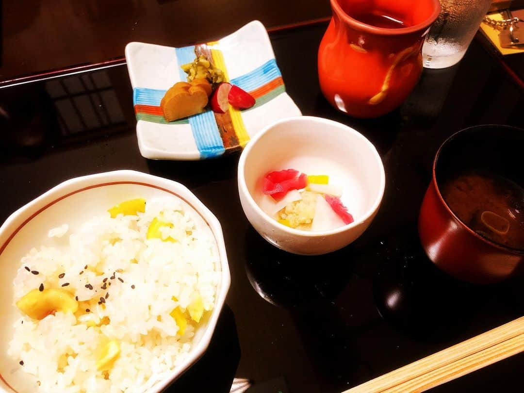 ダレノガレ明美さんのインスタグラム写真 - (ダレノガレ明美Instagram)「旅館の夜ごはん…☺️ 美味しすぎて幸せ〜❤️」10月20日 22時47分 - darenogare.akemi