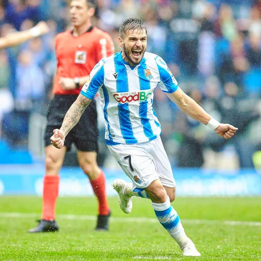 LFPさんのインスタグラム写真 - (LFPInstagram)「PORTU shouts it LOUD! 💥⚽️ • #Portu #Loud #Goal #RealSociedad #LaLiga #LaLigaSantander」10月20日 22時51分 - laliga