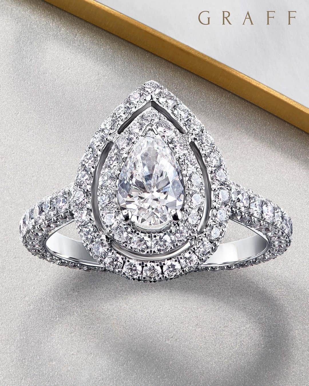 Graffさんのインスタグラム写真 - (GraffInstagram)「Desire doubled. Choose the Constellation setting, with one or two celestial pavé halos, designed to accentuate your solitaire diamond. Tap the link in our bio to learn more. . #graffdiamonds #choosegraff」10月20日 23時05分 - graff