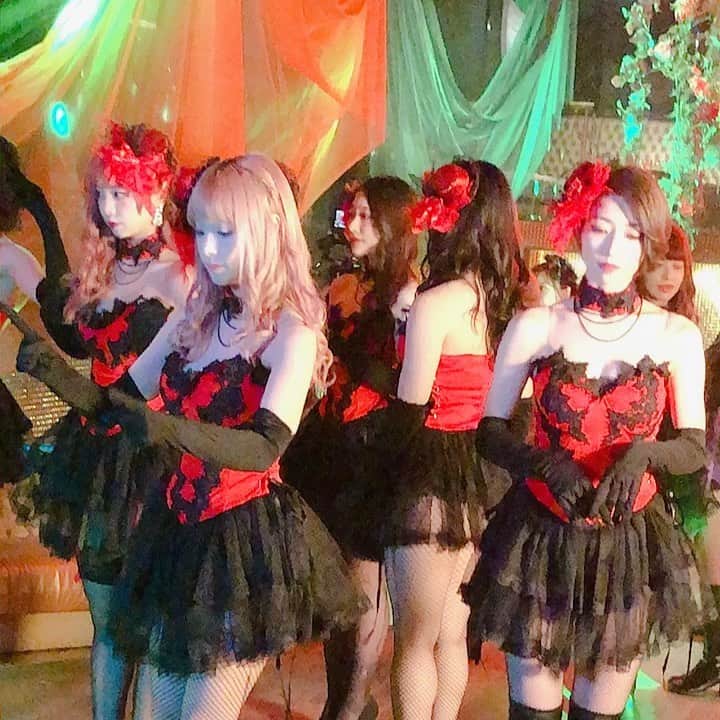 恵比寿★マスカッツのインスタグラム：「MVの時の別角度✨ これ見てダンス覚えよ〜🕺 #マジョガリータ #恵比寿マスカッツ #新曲 #オリコン11位 #ハロウィン🎃」