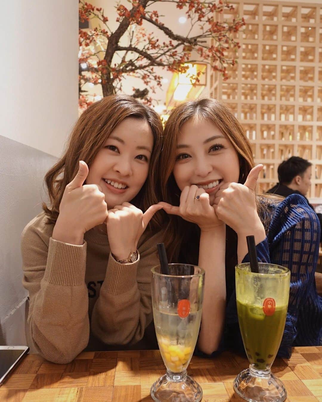 辰巳奈都子さんのインスタグラム写真 - (辰巳奈都子Instagram)「Sis day🥰💕妹と台湾カフェ〜🥤 ・ ・  美味しいと必ず見つめ合います笑👀⚡️⚡️⚡️ それも、何故か変顔で…😂 ・ ・#sis#younger#sister#cafe#tapioca#tea#taiwan#tokyo#ginza」10月20日 23時06分 - tatsumi_natsuko