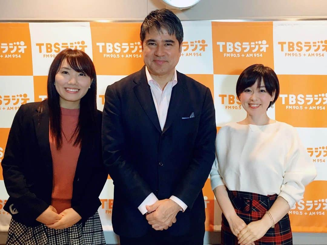 片桐千晶さんのインスタグラム写真 - (片桐千晶Instagram)「⁑ TBSラジオ「ジャパネットpresents 今を生きる楽しさを！」。 今日は元サッカー日本代表でスポーツキャスターの永島昭浩さんをゲストにお迎えしました。 ご自分でもツッコんでいましたが、ナチュラルに噛む姿を生で見られて光栄でした🤣 . 海外に活動を広げ、広い視野から日本サッカーを後押ししている永島さん。もっと色んなお話をお聞きしたいです⚽️また是非。 ありがとうございました！ . #tbsradio #今を生きる楽しさを #ジャパネットたかた #永島昭浩 #林佑美 #片桐千晶」10月20日 23時12分 - chiaki.katagiri333