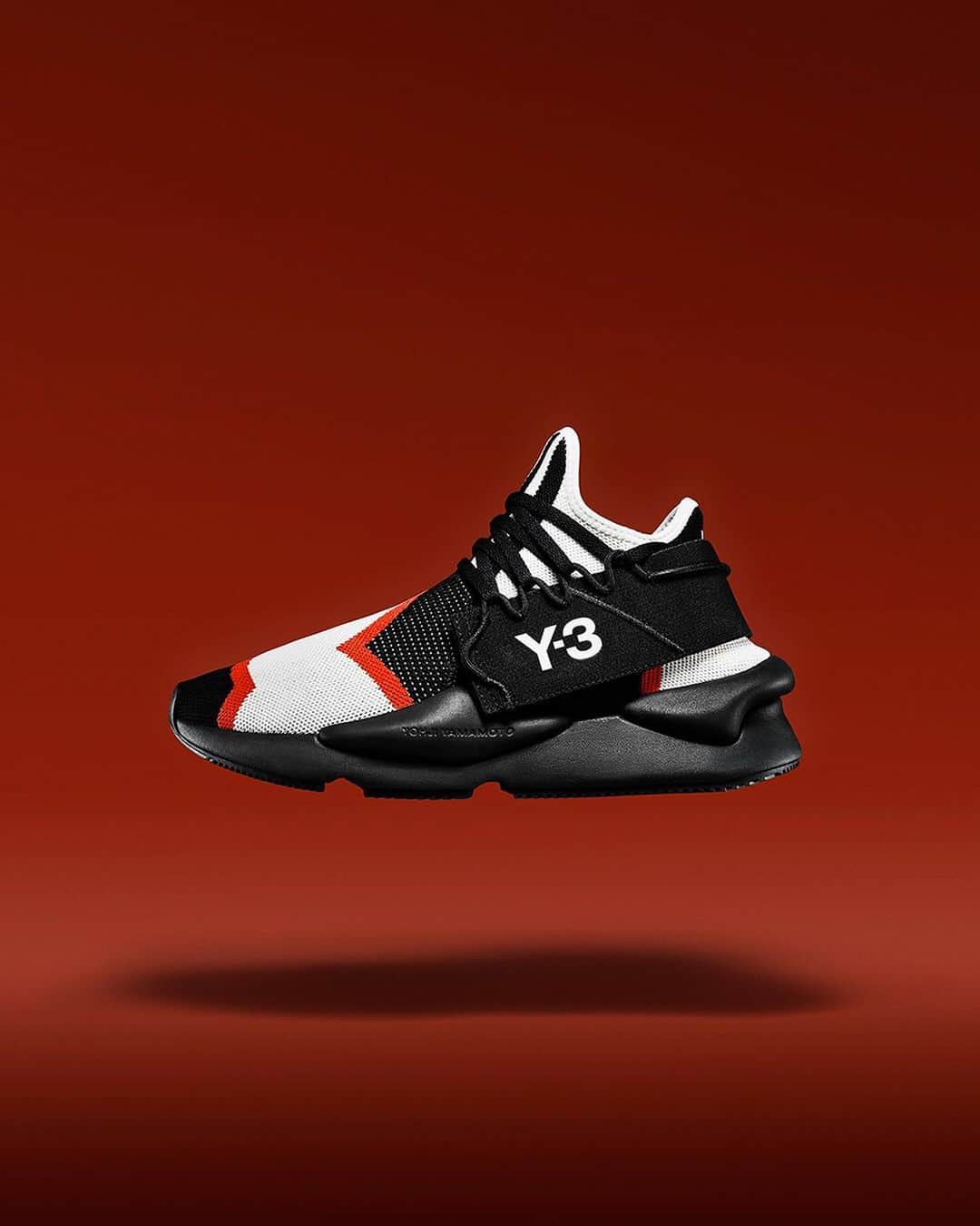 ワイスリーのインスタグラム：「Y-3 KAIWA KNIT.  Swipe for the black and white style. Y-3 Fall Winter 2019. --- #adidas #Y3 #YohjiYamamoto  Discover the collection at Y-3.com」