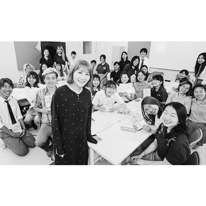 Saoriさんのインスタグラム写真 - (SaoriInstagram)「少し前、朝日新聞で高校生と対談を。 小説「ふたご」を機に、あれやこれやと質問してくれました。 「男女の友情ってあると思いますか？」「オリジナリティってなんだと思いますか？」 普段取材で聞かれる質問と違うものばかりで、刺激的な日でした。  @asahi_shimbun #asahishimbun」10月20日 23時21分 - saori_fujisaki