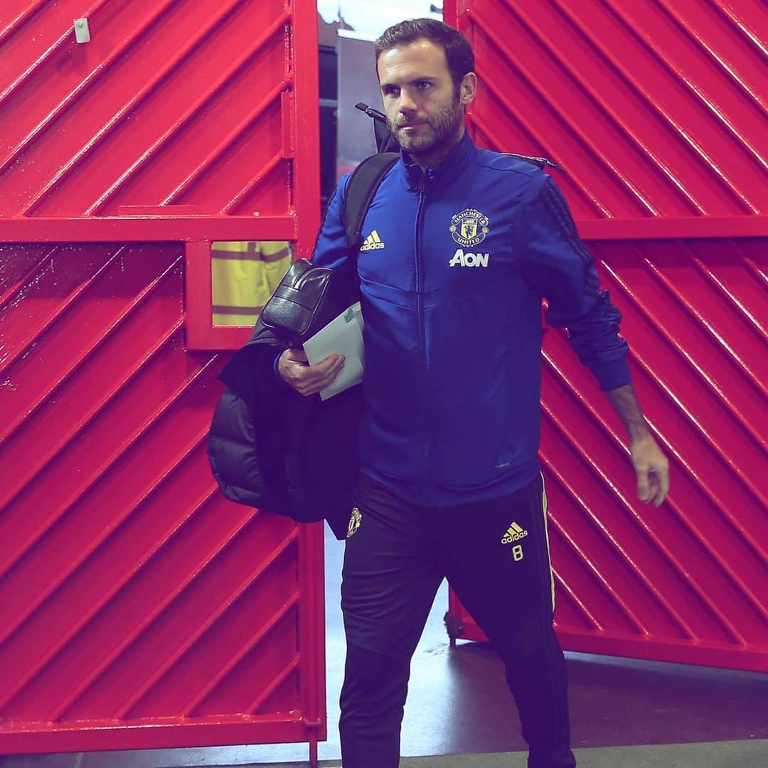 マンチェスター・ユナイテッドさんのインスタグラム写真 - (マンチェスター・ユナイテッドInstagram)「Checking in for #MUNLIV! 📍 #MUFC」10月20日 23時21分 - manchesterunited