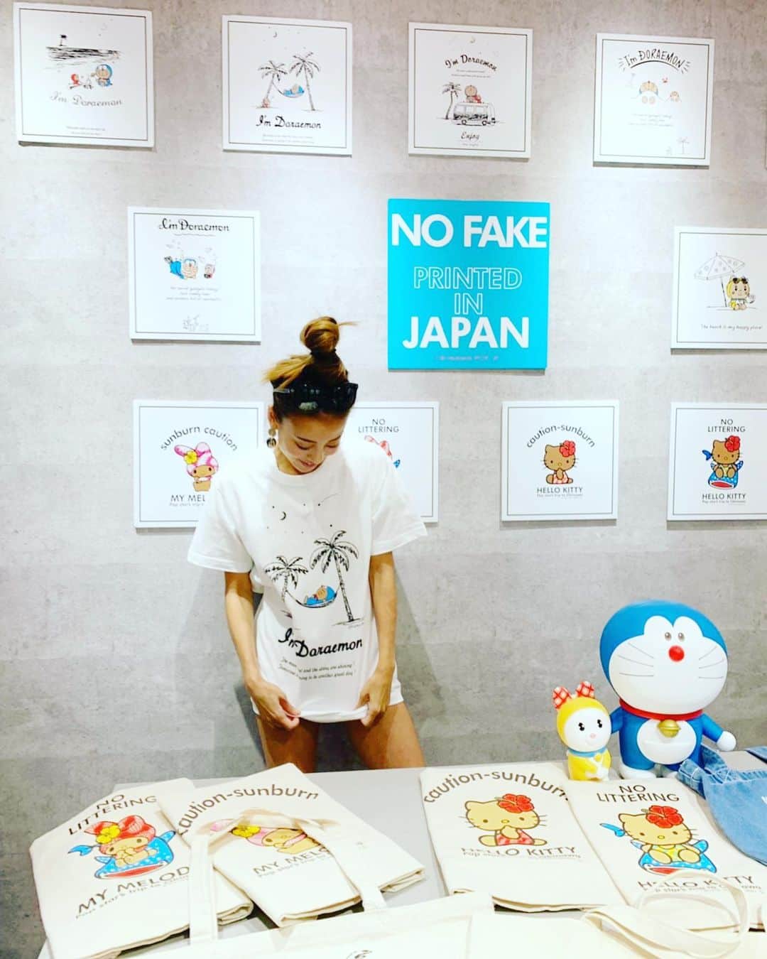 あびる優さんのインスタグラム写真 - (あびる優Instagram)「ここのTシャツコンプリートした🥰 沖縄行った際には是非☺️👍 キッズもあったから家族全員で着てる😂👕 #okinawapop#okinawa#fashion」10月20日 14時29分 - yuabiru74