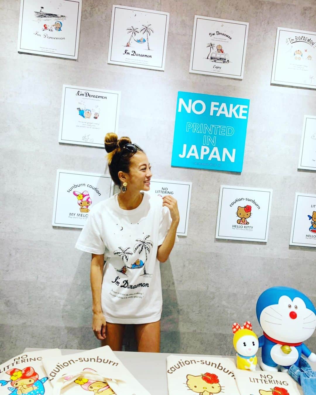 あびる優さんのインスタグラム写真 - (あびる優Instagram)「ここのTシャツコンプリートした🥰 沖縄行った際には是非☺️👍 キッズもあったから家族全員で着てる😂👕 #okinawapop#okinawa#fashion」10月20日 14時29分 - yuabiru74