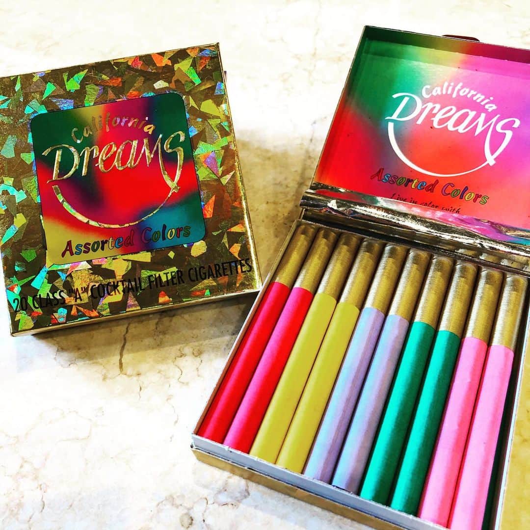 ウェイジーのインスタグラム：「weizhi#zhouchengshi#dreams#cigarette#cigar#assortedcolors#new#fashion#cute#colors#lifestyle#californiadreams#cocktail#cocktailfilter#ドリームス#カクテル#新発売#🌈」