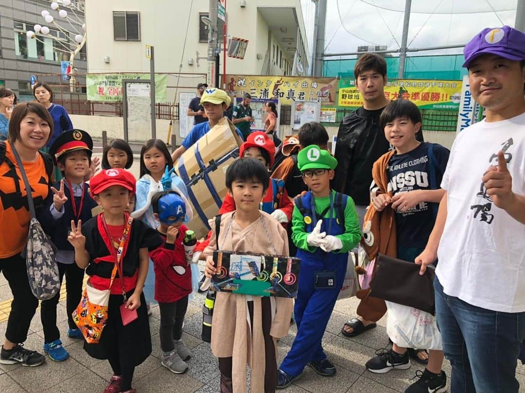 高田延彦さんのインスタグラム写真 - (高田延彦Instagram)「これから毎年恒例ハロウィン募金活動だぜー(^^)みんな可愛く決まってるぜ！  #髙田道場  #髙田道場キッズ  #亮太くん  #イシゴーちゃん  #東日本大震災  #募金活動」10月20日 14時52分 - takada_nobuhiko