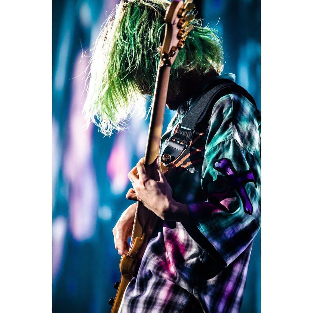 のインスタグラム：「ONE OK ROCK ( @oneokrockofficial ) ﻿ 2019.10.19 @ 埼玉 さいたまスーパーアリーナ ﻿ photo by 青木カズロー(cazrowAoki)﻿ ﻿ #ONEOKROCK #OOR #写殺﻿ #人間が生きている瞬間﻿ #生きてなきゃ殺せない﻿ #殺してぇから生きてくれ」