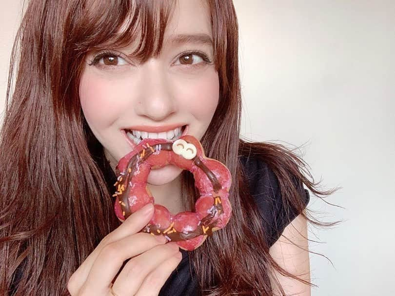 美女美容事情さんのインスタグラム写真 - (美女美容事情Instagram)「《〇〇のハロウィンドーナツ🎃🍩💕》⠀ *⠀ リポストを使って、素敵な写真📷✨を投稿されてる方を紹介させて頂く⠀⠀⠀⠀ 【💄美女美容事情💅】のコーナーです✨⠀ *⠀⠀⠀⠀⠀⠀⠀ いいねやコメント、フォローして応援してね❤︎🥰🎶⁣⠀ *⠀⠀⠀⠀⠀⠀⠀ 今回ご紹介させて頂きますのは❤︎⠀ 守谷香里さん< @kaoriel1014 >の素敵なお写真📸⠀ *⠀ ミスドのハロウィンシーズン限定のドーナツを片手に満面の笑みでセルフィー🎃💕⠀ 一年の中でハロウィンシーズンが1番好きなんだそう😊楽しそうなのがよく伝わってきます🥰⠀ *⠀⠀ 守谷香里さんのアカウントには他にも素晴らしい投稿が沢山ありますので是非覗いてみてくださいね💁‍♀️💙⠀ *⠀⠀ 守谷香里さん< @kaoriel1014 >⠀ 素敵な投稿ありがとうございました☺️📸✨⠀⠀⠀⠀⠀⠀⠀⠀ △▼△▼△▼△▼△▼△▼△▼△▼△▼⠀⠀⠀⠀⠀⠀⠀⠀⠀⠀⠀⠀⠀⠀⠀⠀⠀⠀⠀⠀⠀⠀⠀⠀⠀⠀⠀⠀⠀⠀⠀⠀⠀ ❤🧡💛「美女美容事情」💚💙💜⠀⠀⠀⠀⠀⠀⠀⠀⠀⠀⠀⠀⠀⠀⠀ 👇掲載ご希望の方は👇⠀⠀⠀⠀⠀⠀⠀⠀⠀⠀⠀⠀⠀⠀⠀⠀ @b_b_j.jタグ付けと🖤 # ビジョビ⠀🖤⠀⠀⠀⠀⠀⠀⠀⠀⠀⠀⠀⠀⠀⠀⠀ をタグ付けお願いします✨⠀⠀⠀⠀⠀⠀⠀⠀⠀⠀⠀⠀⠀⠀⠀⠀ ――――――――――――――――⠀⠀⠀⠀⠀⠀⠀⠀⠀⠀⠀⠀⠀⠀⠀⠀⠀⠀⠀⠀⠀⠀⠀ ～姉妹アカウントのご紹介～⠀⠀⠀⠀⠀⠀⠀⠀⠀⠀⠀⠀⠀⠀⠀⠀⠀⠀⠀⠀⠀⠀⠀⠀⠀⠀⠀ ◇美容情報を紹介している«美女美容事情～Beauty～»⠀⠀⠀⠀⠀⠀⠀⠀⠀⠀⠀⠀⠀⠀⠀⠀⠀⠀⠀⠀⠀⠀⠀⠀⠀⠀ ( @b_b_j.j_b )⠀⠀⠀⠀⠀⠀⠀⠀⠀⠀⠀⠀⠀⠀⠀⠀⠀⠀⠀⠀⠀⠀⠀⠀⠀⠀⠀ ◇美しい旅スポット紹介をしている«美 spot»⠀⠀⠀⠀⠀⠀⠀⠀⠀⠀⠀⠀⠀⠀⠀⠀⠀⠀⠀⠀⠀⠀⠀⠀⠀ ( @b__spo )⠀⠀ ⠀⠀⠀⠀⠀⠀⠀⠀⠀⠀⠀⠀⠀⠀⠀⠀⠀⠀⠀⠀⠀ よかったらこちらも覗いてみてね✨⠀ ――――――――――――――――⠀⠀⠀ #ハロウィン #ハロウィンメイク ⠀ #ハロウィンコスプレ #ハロウィン仮装 ⠀ #ハロウィン🎃 #ハロウィーン ⠀ #ハッピーハロウィン #おばけ ⠀ #ミスド #ミスタードーナツ ⠀ #ドーナツ #ドーナッツ ⠀ #オシャレ #ファッション ⠀⠀ #大人カジュアルコーデ ⠀⠀ #オトナ女子 ⠀⠀⠀ #美意識向上 #ラフコーデ #美意識 ⠀ ⠀⠀⠀⠀⠀⠀⠀ #女子力 #女子力向上 ⠀⠀⠀ #beauty#カラコン⠀⠀ #お出かけコーデ ⠀⠀⠀ #ファッション好き ⠀⠀⠀⠀ #女子力アップ⠀⠀⠀⠀⠀⠀⠀ #カジュアルファッション ⠀⠀ #女子力 #女子力向上⠀⠀ #ヘアスタイル⠀」10月20日 15時01分 - b_b_j.j