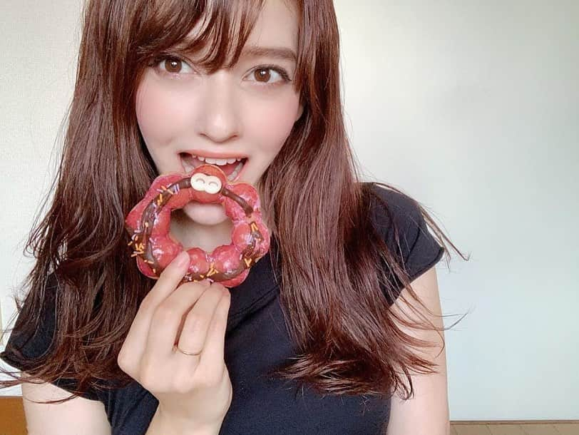 美女美容事情さんのインスタグラム写真 - (美女美容事情Instagram)「《〇〇のハロウィンドーナツ🎃🍩💕》⠀ *⠀ リポストを使って、素敵な写真📷✨を投稿されてる方を紹介させて頂く⠀⠀⠀⠀ 【💄美女美容事情💅】のコーナーです✨⠀ *⠀⠀⠀⠀⠀⠀⠀ いいねやコメント、フォローして応援してね❤︎🥰🎶⁣⠀ *⠀⠀⠀⠀⠀⠀⠀ 今回ご紹介させて頂きますのは❤︎⠀ 守谷香里さん< @kaoriel1014 >の素敵なお写真📸⠀ *⠀ ミスドのハロウィンシーズン限定のドーナツを片手に満面の笑みでセルフィー🎃💕⠀ 一年の中でハロウィンシーズンが1番好きなんだそう😊楽しそうなのがよく伝わってきます🥰⠀ *⠀⠀ 守谷香里さんのアカウントには他にも素晴らしい投稿が沢山ありますので是非覗いてみてくださいね💁‍♀️💙⠀ *⠀⠀ 守谷香里さん< @kaoriel1014 >⠀ 素敵な投稿ありがとうございました☺️📸✨⠀⠀⠀⠀⠀⠀⠀⠀ △▼△▼△▼△▼△▼△▼△▼△▼△▼⠀⠀⠀⠀⠀⠀⠀⠀⠀⠀⠀⠀⠀⠀⠀⠀⠀⠀⠀⠀⠀⠀⠀⠀⠀⠀⠀⠀⠀⠀⠀⠀⠀ ❤🧡💛「美女美容事情」💚💙💜⠀⠀⠀⠀⠀⠀⠀⠀⠀⠀⠀⠀⠀⠀⠀ 👇掲載ご希望の方は👇⠀⠀⠀⠀⠀⠀⠀⠀⠀⠀⠀⠀⠀⠀⠀⠀ @b_b_j.jタグ付けと🖤 # ビジョビ⠀🖤⠀⠀⠀⠀⠀⠀⠀⠀⠀⠀⠀⠀⠀⠀⠀ をタグ付けお願いします✨⠀⠀⠀⠀⠀⠀⠀⠀⠀⠀⠀⠀⠀⠀⠀⠀ ――――――――――――――――⠀⠀⠀⠀⠀⠀⠀⠀⠀⠀⠀⠀⠀⠀⠀⠀⠀⠀⠀⠀⠀⠀⠀ ～姉妹アカウントのご紹介～⠀⠀⠀⠀⠀⠀⠀⠀⠀⠀⠀⠀⠀⠀⠀⠀⠀⠀⠀⠀⠀⠀⠀⠀⠀⠀⠀ ◇美容情報を紹介している«美女美容事情～Beauty～»⠀⠀⠀⠀⠀⠀⠀⠀⠀⠀⠀⠀⠀⠀⠀⠀⠀⠀⠀⠀⠀⠀⠀⠀⠀⠀ ( @b_b_j.j_b )⠀⠀⠀⠀⠀⠀⠀⠀⠀⠀⠀⠀⠀⠀⠀⠀⠀⠀⠀⠀⠀⠀⠀⠀⠀⠀⠀ ◇美しい旅スポット紹介をしている«美 spot»⠀⠀⠀⠀⠀⠀⠀⠀⠀⠀⠀⠀⠀⠀⠀⠀⠀⠀⠀⠀⠀⠀⠀⠀⠀ ( @b__spo )⠀⠀ ⠀⠀⠀⠀⠀⠀⠀⠀⠀⠀⠀⠀⠀⠀⠀⠀⠀⠀⠀⠀⠀ よかったらこちらも覗いてみてね✨⠀ ――――――――――――――――⠀⠀⠀ #ハロウィン #ハロウィンメイク ⠀ #ハロウィンコスプレ #ハロウィン仮装 ⠀ #ハロウィン🎃 #ハロウィーン ⠀ #ハッピーハロウィン #おばけ ⠀ #ミスド #ミスタードーナツ ⠀ #ドーナツ #ドーナッツ ⠀ #オシャレ #ファッション ⠀⠀ #大人カジュアルコーデ ⠀⠀ #オトナ女子 ⠀⠀⠀ #美意識向上 #ラフコーデ #美意識 ⠀ ⠀⠀⠀⠀⠀⠀⠀ #女子力 #女子力向上 ⠀⠀⠀ #beauty#カラコン⠀⠀ #お出かけコーデ ⠀⠀⠀ #ファッション好き ⠀⠀⠀⠀ #女子力アップ⠀⠀⠀⠀⠀⠀⠀ #カジュアルファッション ⠀⠀ #女子力 #女子力向上⠀⠀ #ヘアスタイル⠀」10月20日 15時01分 - b_b_j.j