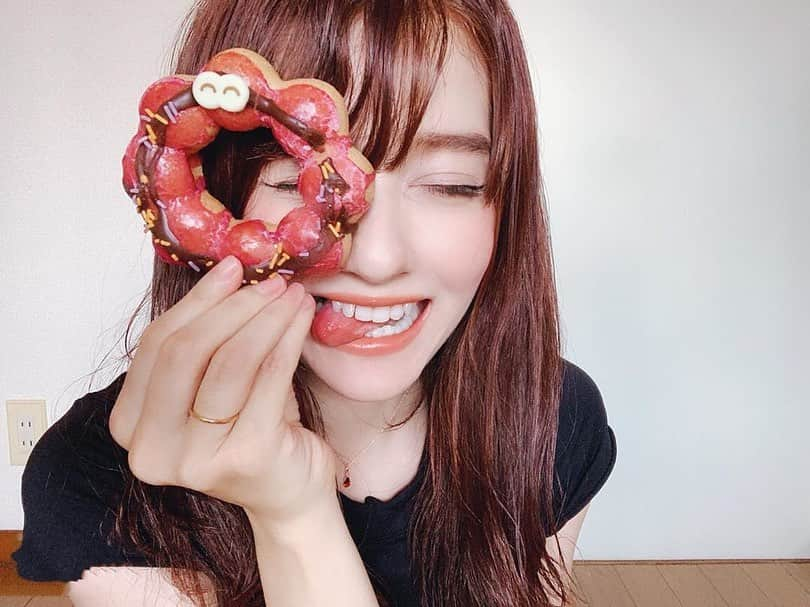 美女美容事情さんのインスタグラム写真 - (美女美容事情Instagram)「《〇〇のハロウィンドーナツ🎃🍩💕》⠀ *⠀ リポストを使って、素敵な写真📷✨を投稿されてる方を紹介させて頂く⠀⠀⠀⠀ 【💄美女美容事情💅】のコーナーです✨⠀ *⠀⠀⠀⠀⠀⠀⠀ いいねやコメント、フォローして応援してね❤︎🥰🎶⁣⠀ *⠀⠀⠀⠀⠀⠀⠀ 今回ご紹介させて頂きますのは❤︎⠀ 守谷香里さん< @kaoriel1014 >の素敵なお写真📸⠀ *⠀ ミスドのハロウィンシーズン限定のドーナツを片手に満面の笑みでセルフィー🎃💕⠀ 一年の中でハロウィンシーズンが1番好きなんだそう😊楽しそうなのがよく伝わってきます🥰⠀ *⠀⠀ 守谷香里さんのアカウントには他にも素晴らしい投稿が沢山ありますので是非覗いてみてくださいね💁‍♀️💙⠀ *⠀⠀ 守谷香里さん< @kaoriel1014 >⠀ 素敵な投稿ありがとうございました☺️📸✨⠀⠀⠀⠀⠀⠀⠀⠀ △▼△▼△▼△▼△▼△▼△▼△▼△▼⠀⠀⠀⠀⠀⠀⠀⠀⠀⠀⠀⠀⠀⠀⠀⠀⠀⠀⠀⠀⠀⠀⠀⠀⠀⠀⠀⠀⠀⠀⠀⠀⠀ ❤🧡💛「美女美容事情」💚💙💜⠀⠀⠀⠀⠀⠀⠀⠀⠀⠀⠀⠀⠀⠀⠀ 👇掲載ご希望の方は👇⠀⠀⠀⠀⠀⠀⠀⠀⠀⠀⠀⠀⠀⠀⠀⠀ @b_b_j.jタグ付けと🖤 # ビジョビ⠀🖤⠀⠀⠀⠀⠀⠀⠀⠀⠀⠀⠀⠀⠀⠀⠀ をタグ付けお願いします✨⠀⠀⠀⠀⠀⠀⠀⠀⠀⠀⠀⠀⠀⠀⠀⠀ ――――――――――――――――⠀⠀⠀⠀⠀⠀⠀⠀⠀⠀⠀⠀⠀⠀⠀⠀⠀⠀⠀⠀⠀⠀⠀ ～姉妹アカウントのご紹介～⠀⠀⠀⠀⠀⠀⠀⠀⠀⠀⠀⠀⠀⠀⠀⠀⠀⠀⠀⠀⠀⠀⠀⠀⠀⠀⠀ ◇美容情報を紹介している«美女美容事情～Beauty～»⠀⠀⠀⠀⠀⠀⠀⠀⠀⠀⠀⠀⠀⠀⠀⠀⠀⠀⠀⠀⠀⠀⠀⠀⠀⠀ ( @b_b_j.j_b )⠀⠀⠀⠀⠀⠀⠀⠀⠀⠀⠀⠀⠀⠀⠀⠀⠀⠀⠀⠀⠀⠀⠀⠀⠀⠀⠀ ◇美しい旅スポット紹介をしている«美 spot»⠀⠀⠀⠀⠀⠀⠀⠀⠀⠀⠀⠀⠀⠀⠀⠀⠀⠀⠀⠀⠀⠀⠀⠀⠀ ( @b__spo )⠀⠀ ⠀⠀⠀⠀⠀⠀⠀⠀⠀⠀⠀⠀⠀⠀⠀⠀⠀⠀⠀⠀⠀ よかったらこちらも覗いてみてね✨⠀ ――――――――――――――――⠀⠀⠀ #ハロウィン #ハロウィンメイク ⠀ #ハロウィンコスプレ #ハロウィン仮装 ⠀ #ハロウィン🎃 #ハロウィーン ⠀ #ハッピーハロウィン #おばけ ⠀ #ミスド #ミスタードーナツ ⠀ #ドーナツ #ドーナッツ ⠀ #オシャレ #ファッション ⠀⠀ #大人カジュアルコーデ ⠀⠀ #オトナ女子 ⠀⠀⠀ #美意識向上 #ラフコーデ #美意識 ⠀ ⠀⠀⠀⠀⠀⠀⠀ #女子力 #女子力向上 ⠀⠀⠀ #beauty#カラコン⠀⠀ #お出かけコーデ ⠀⠀⠀ #ファッション好き ⠀⠀⠀⠀ #女子力アップ⠀⠀⠀⠀⠀⠀⠀ #カジュアルファッション ⠀⠀ #女子力 #女子力向上⠀⠀ #ヘアスタイル⠀」10月20日 15時01分 - b_b_j.j