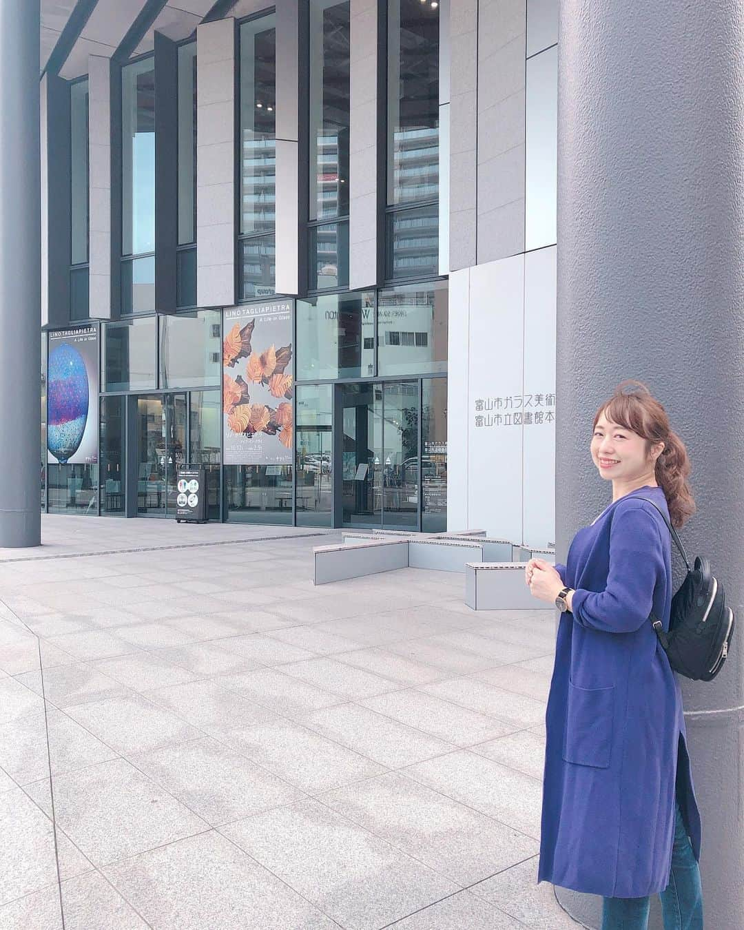 あいりさんのインスタグラム写真 - (あいりInstagram)「富山ガラス美術館に行ってきました🧫✨ 建物が外観も内観も素敵ーーー😍 中にはオシャレすぎる図書館もありました🙌 ・ #富山 #富山旅行 #富山観光 #toyama #ガラスミュージアム #富山ガラス美術館 #キラリ #travel」10月20日 15時21分 - airi_happy