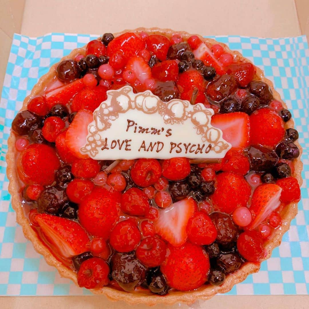 小林智絵さんのインスタグラム写真 - (小林智絵Instagram)「. . . . 嬉しいなぁ〜🍓❤︎ . . . . #pimms #idol #kawaii #cute #yummy #sweets #cake #quilfaitbon  #strawberry🍓 #japan #tokyo #loveandpsycho #キルフェボン #ケーキ🍰」10月20日 15時31分 - kobayashichie_1012