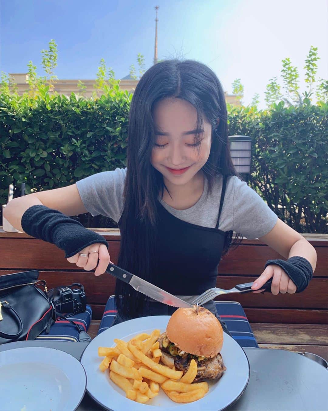 チャ・ユンジのインスタグラム：「이게 바로 상하이 스파이시 버거인가 흐-뭇」
