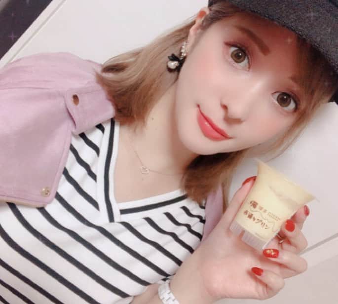 渡辺茉莉絵のインスタグラム：「いままで甘いものとか全くと言っていいほど食べなかったのに体調崩してからめっきり甘いもの好きになった私から朗報です🙊🍮💕笑 * いま、なめらか蒸しプリンで有名な「西通りプリン」がプレゼントキャンペーンをやってるみたいなの😚💗 西通りプリンの公式Instagramをフォローした方の中から抽選で30名様に1万円相当の商品がプレゼントされるんだって( ´•̥ ̫ •̥` )♡ 締切は今日の24:00まで！！！ 公式Instagramから詳細を確認してぜひ応募してみてね💭 #PR #西通りプリン #フォローしてプリン #プリン #お菓子 #sweets #甘いもの最高 #甘いもの大好き #甘いものは別腹 #プリン部 #プリンは正義 #プレゼントキャンペーン #懸賞 #japanesegirl #pudding #instagood」