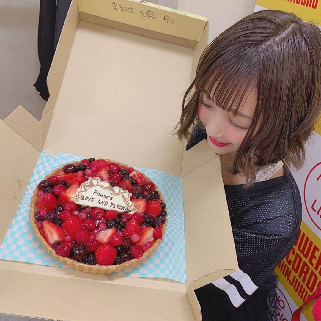 小林智絵さんのインスタグラム写真 - (小林智絵Instagram)「. . . . . ふぇぼんさん🍓❤︎ . . . . #pimms #idol #kawaii #cute #yummy #sweets #cake #quilfaitbon  #strawberry🍓 #japan #tokyo #loveandpsycho #キルフェボン #ケーキ🍰」10月20日 16時20分 - kobayashichie_1012