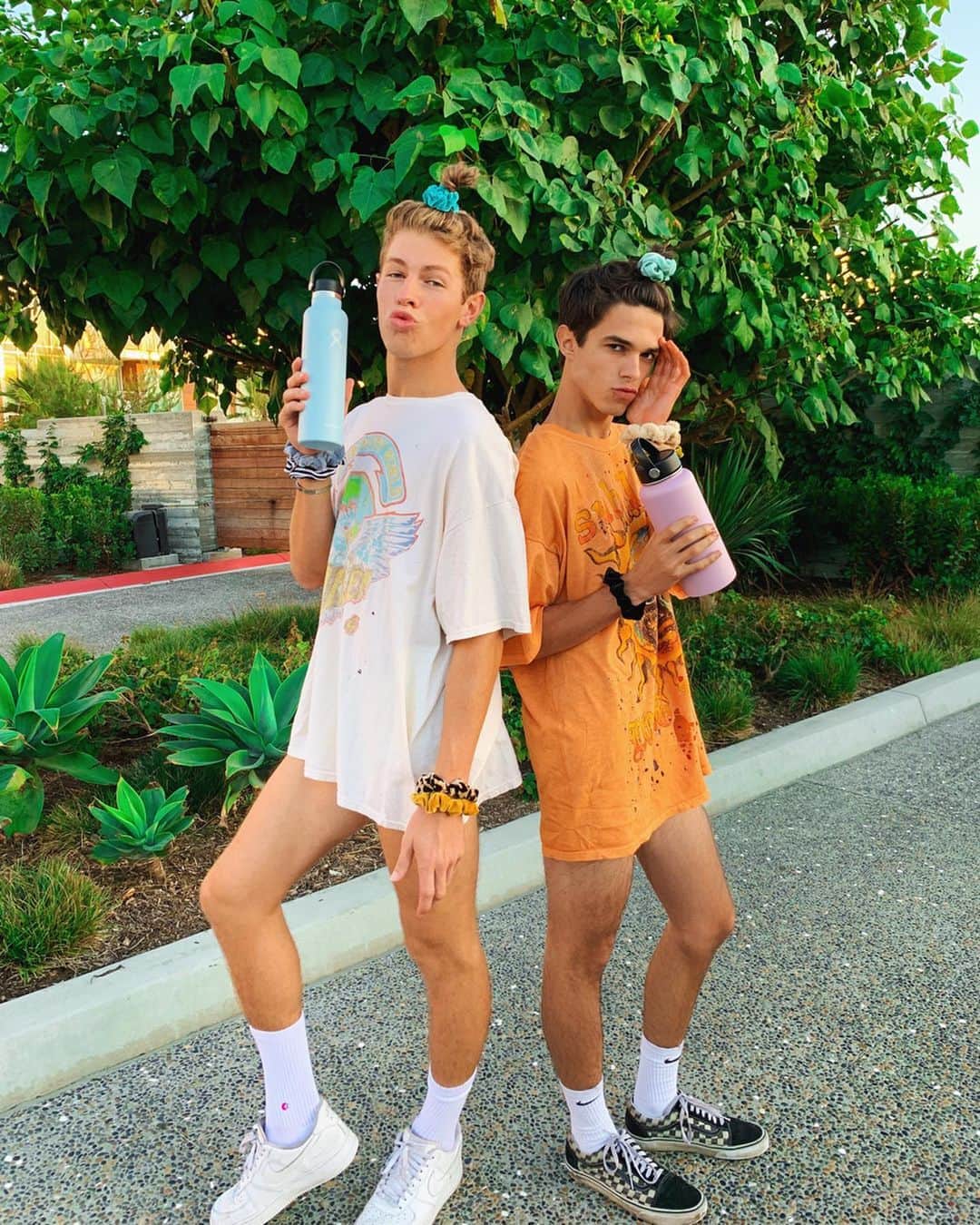 Brent Riveraのインスタグラム：「Who’s the better VSCO girl??😳😂 sksksksks and I oop-」