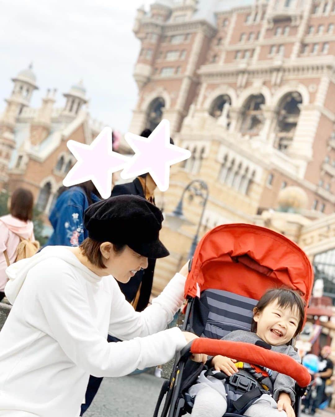 田中雅美さんのインスタグラム写真 - (田中雅美Instagram)「娘、初めての夢の国。  私は、なんと12年ぶり。 まぁまぁの浦島太郎状態でした（笑）  #ファーストディズニーシー #2歳になりました #母は浦島太郎」10月20日 16時30分 - tanakamasami_official