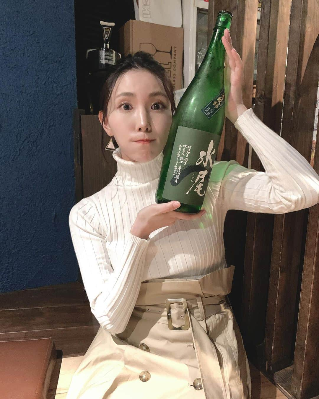 児玉アメリア彩さんのインスタグラム写真 - (児玉アメリア彩Instagram)「pray for japan🇯🇵﻿ ﻿ ﻿ 長野の地酒を飲んで応援しようぜ！の会﻿ お世話になっている大好きな﻿ 日がさ雨がささんにて！﻿ ﻿ ﻿ 台風19号の影響で、現段階で長野県で被害が大きく残っていると伝えられているのは﻿ ﻿ ・田中屋酒造店さん﻿ 代表銘柄「水尾」﻿ ・伴野酒造さん﻿ 代表銘柄「澤の花」﻿とのことです。 ﻿ ﻿ ﻿ まだまだ不安な日々が続いていることと思います。﻿ こんな状況だからこそ、﻿ 正直SNS投稿も少し怖く感じて控えてしまっていました。﻿ ﻿ ただ、全員が引っ張られて暗い、重い空気になってしまうのは、私は違うと感じているので。﻿ ﻿ ﻿ ﻿ 今、無事に過ごせている私たちだからこそ、﻿ 当たり前に過ごせる日々に改めて感謝することができるはず。﻿ ﻿ そうして気づけた幸せな気持ちを、﻿ ポジティブな言葉や感情に乗せて 前向きで明るい日々や空気感へと繋げていけたらと思ってます。﻿ ﻿ ﻿ 少しでも早い復興を願うと同時に、﻿ 自分にできることを考える日々。﻿ ﻿ ﻿ ﻿ ﻿ ﻿ ﻿ #prayforjapan #日がさ雨がさ #nagano #naganojapan #naganoprefecture #naganosake #長野酒 #長野の地酒 #復興 #復興支援 #misssake #諏訪の国公式アンバサダー #児玉アメリア彩 #ミス日本酒 #日本酒女子 #長野女子  #日本酒インスタグラマー #ポン酒タグラム #日本酒フォト #sakekampai #sakebottle #飲酒タグラム #酒スタグラム #日本酒で乾杯 #sakelover﻿ #sake #sakestagram #japanesesake #selfie #selcagram」10月20日 16時32分 - aya_amelia_kodama