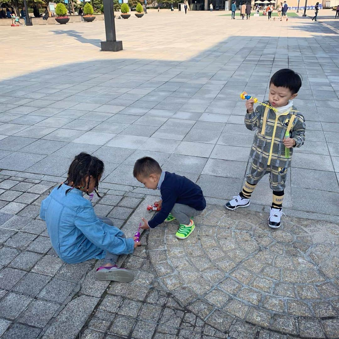 イ・ヒョニさんのインスタグラム写真 - (イ・ヒョニInstagram)「☀️ 알차게 보낸 주말🥰 #앨리웨이광교 #아보카도마켓 #예술의전당 #오빠와형님합동생파 🎂🎉」10月20日 16時56分 - lee.hyunyi