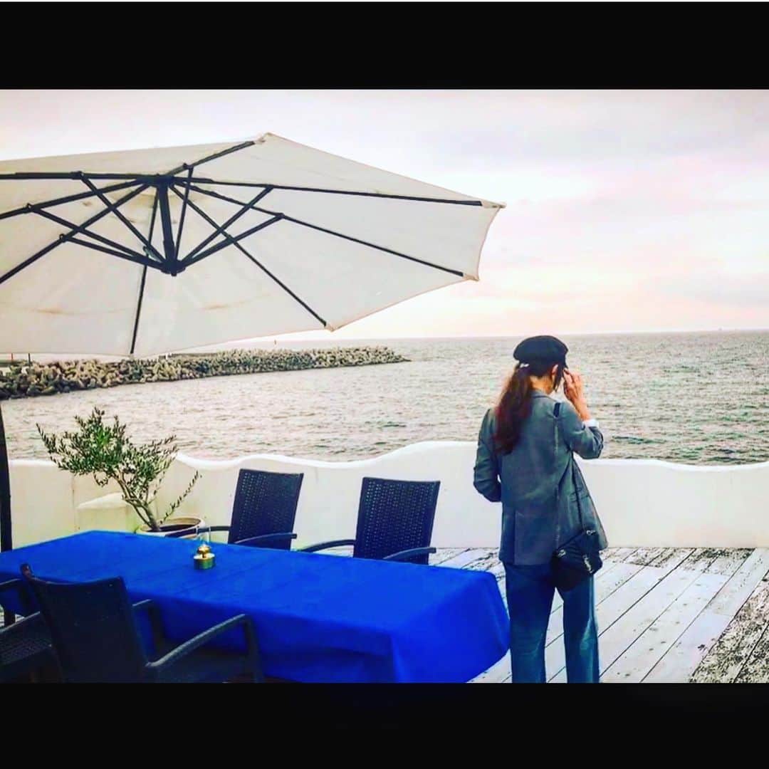 さきえさんのインスタグラム写真 - (さきえInstagram)「確かにアジト的。 . . 📍# @cafe__azito . . . . #cafeazito #アジト #淡輪 #周囲とのギャップがすごいよ。#cafe #sea #seaside #blue #nature #photo #photooftheday #model #style #chill」10月20日 16時57分 - sakie110