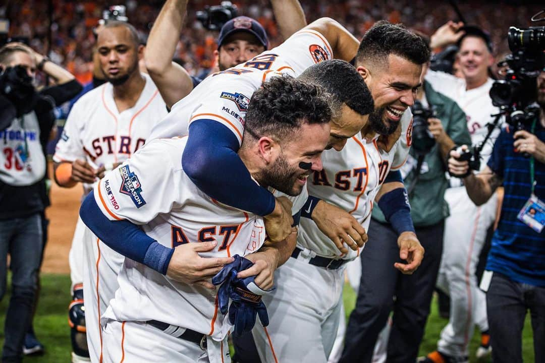 ロビンソン・チリノスさんのインスタグラム写真 - (ロビンソン・チリノスInstagram)「American League Champions !🧡🙏☝️. Glory to you Jesus #takeitback」10月20日 17時17分 - robinsonch28