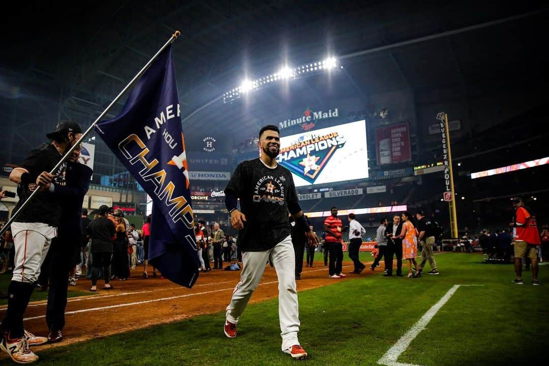 ロビンソン・チリノスさんのインスタグラム写真 - (ロビンソン・チリノスInstagram)「American League Champions !🧡🙏☝️. Glory to you Jesus #takeitback」10月20日 17時17分 - robinsonch28