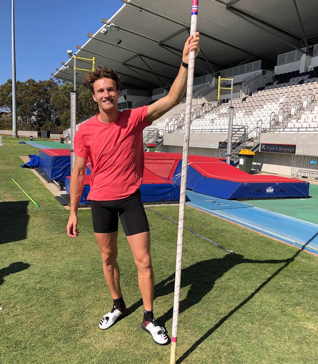 カーティス・マーシャルのインスタグラム：「First week back vaulting ✅⏩. #donenext」