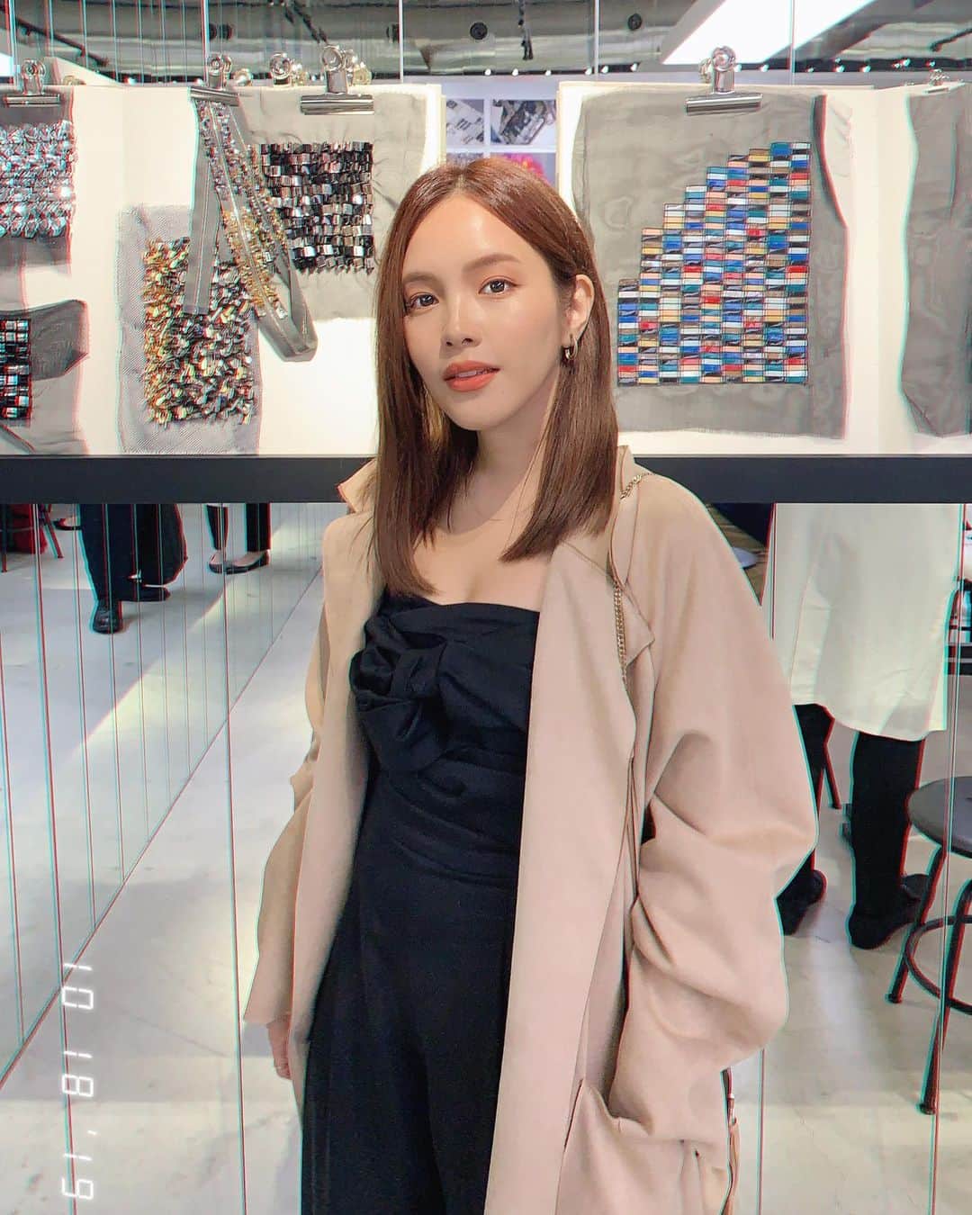 Lilmeのインスタグラム：「𝗖𝗛𝗔𝗡𝗘𝗟 （Mademoiselle Privé in TOKYO）会場はCHANELの香りでどこへ行っても溢れていました🌹" ハイジュエリーとシャネル N°5にまつわる技術を実際に体験できる貴重なプログラムも体験💎 ブランドの歴史を知るとどんどんのめり込んでいきます #CHANEL#mademoiselleprive#TOKYO #シャネル#マドモアゼルプリヴェ展#パリ」