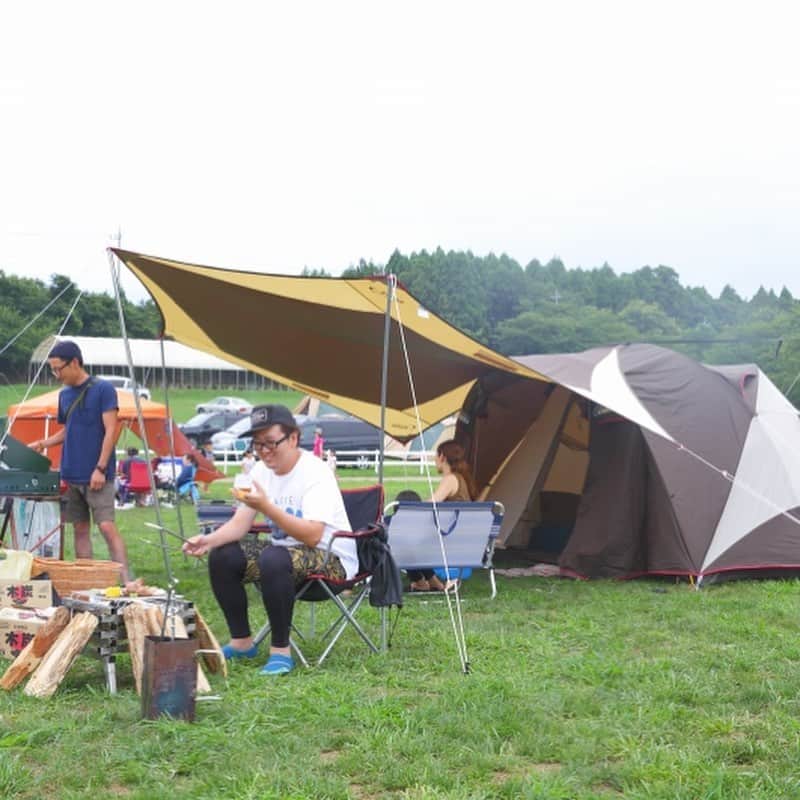 キャンプ情報サイト［ランタン］さんのインスタグラム写真 - (キャンプ情報サイト［ランタン］Instagram)「CAMP SMILE STYLE ／ コールマンのウェザーマスター シリーズで小川張り ＼ いろんなキャンパーのキャンプスタイルを現地取材と一般キャンパーからの投稿で数多く掲載してます。 . . 詳しくは @lantern.camp  webサイトをご覧ください . . #camp #camping #outdoor #travel #trip #lantern_smile #nature #キャンプ #キャンプ用品 #アウトドア #テント #自然 #旅行 #キャンプ初心者  #キャンプ好きな人と繋がりたい #成田ゆめ牧場ファミリーオートキャンプ場 #コールマン #ブリーズドーム #ファミリーキャンプ #ファミキャン」10月20日 17時50分 - lantern.camp
