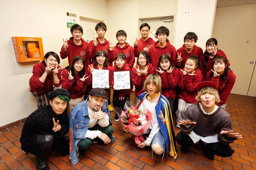 藤原広明のインスタグラム：「金沢学院大学・金沢学院短期大学 学内体育館 「清鐘祭 LIVE 2019」  清鐘祭のあなたにびっくらぶっ！！🦍🦍🦍🦍 photo by @junpeihiyoshi」