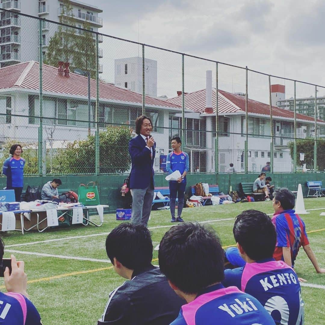 石川直宏さんのインスタグラム写真 - (石川直宏Instagram)「午後は深川グランドで行われた「第25回東京ガスサラリーマンミニサッカー大会」へ✨ . 今回は88チーム約800名の皆さんが参加⚽️🏃‍♀️🏃‍♂️💨 ご挨拶した後に、クラブスポンサーの皆様からご協賛いただいた商品の大抽選会♪ プレゼンターを務めさせていただきました🤝 . 白熱する試合も観戦👀 こちらでもたくさんの皆さんに声をかけていただきました🙌 2日目も怪我に気をつけて楽しんで下さいね♪ . #東京ガスサラリーマンミニサッカー大会  #サラミニ #fctokyo #FC東京 #tokyo #FC東京ファミリー #fctokyoclubcommunicator  #FC東京クラブコミュニケーター #CC」10月20日 23時36分 - sgss.18