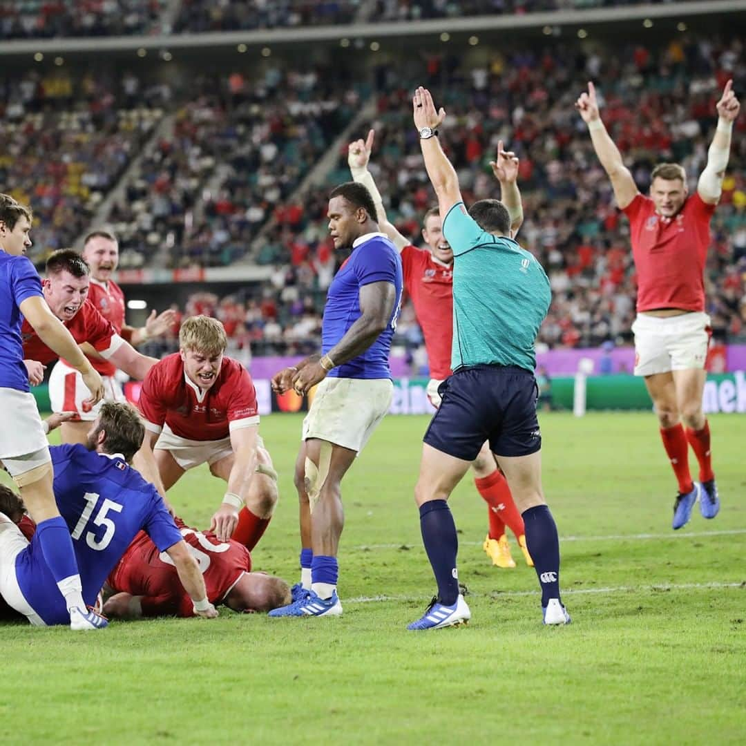 日本経済新聞社さんのインスタグラム写真 - (日本経済新聞社Instagram)「【ラグビーW杯】フランス戦の後半、トライを決めるウェールズのモリアーティ＝小幡真帆撮影  #ラグビー #ラグビーＷ杯 #ラグビーワールドカップ #ラグビーワールドカップ2019 #スポーツ #RWC大分 #日本 #大分 #フランス #日経 #日経写真映像部 #写真 #ドキュメンタリー #rugby #RWC #RWC2019 #sports #RWCOita #japan #Oita #photo #photography #photographer #nikkei #France #documentary #photojournalism」10月20日 18時16分 - nikkei