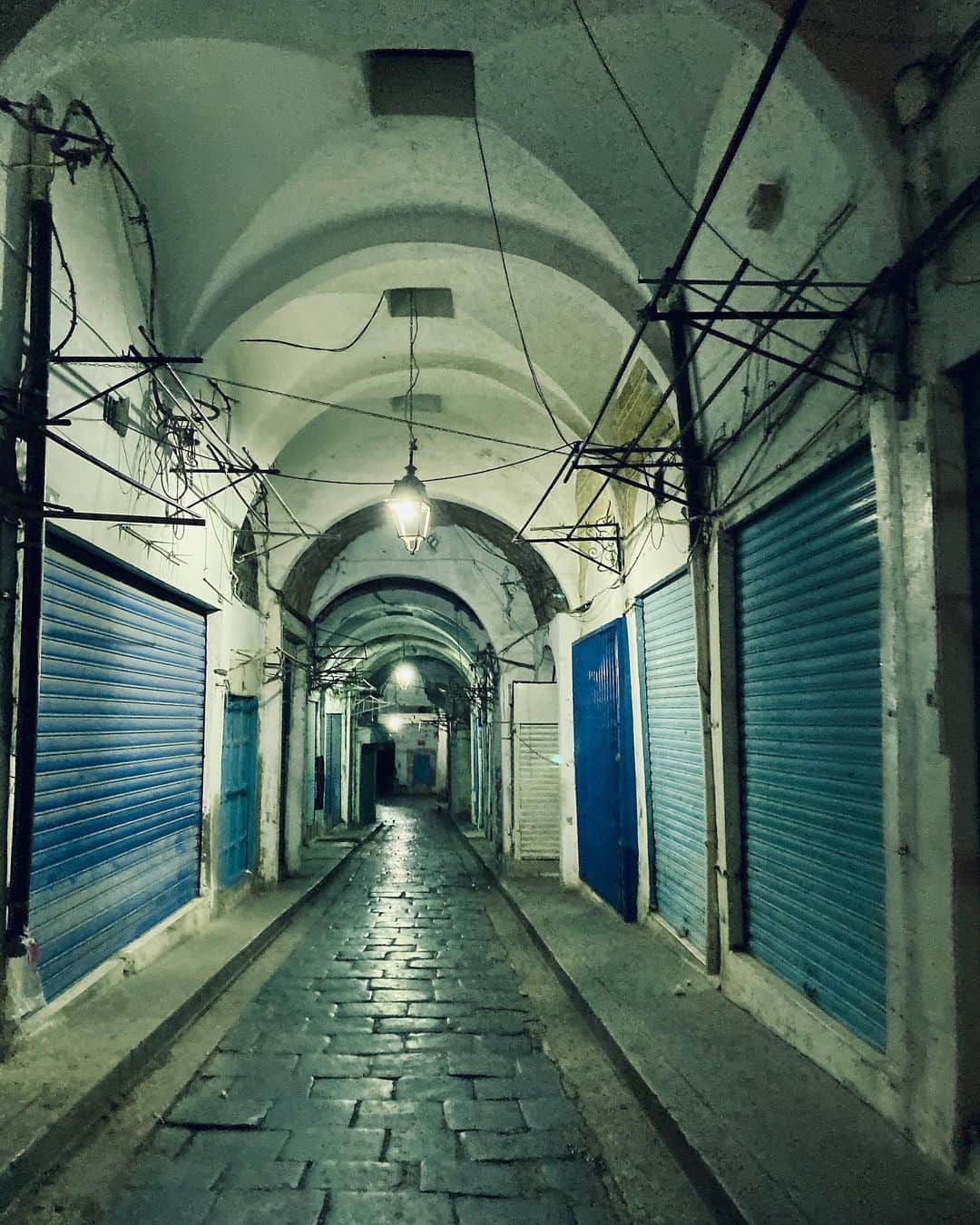 カロリーヌ・ド・メグレのインスタグラム：「Médina, Tunis 🇹🇳❤️ @saifoo7」