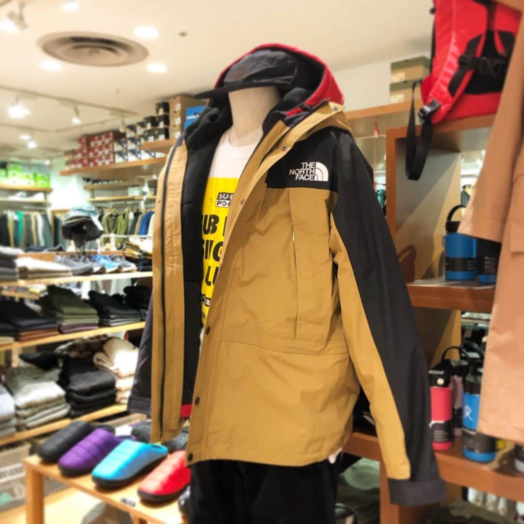 名古屋パルコさんのインスタグラム写真 - (名古屋パルコInstagram)「【東館３Fビーバー】THE NORTH FACE﻿"MOUNTAIN LIGHT JACKET"﻿ ﻿ 毎シーズン、当ブランドよりリリースされている﻿定番シリーズ"マウンテンライトジャケット"です。﻿ ﻿ 入荷後即完売する人気モデル！﻿ 少量入荷のため、気になる方はお早めに！﻿ ﻿ ﻿ #THENORTHFACE #MOUNTAINLIGHTJACKET #ノースフェイス #マウンテンライトジャケット #ブリティッシュカーキ #ニュートープ #ブラック # beaver #名古屋パルコ #名古屋PARCO #nagoyaparco #名古屋 #nagoya #栄 #矢場町」10月20日 18時31分 - parco_nagoya_official