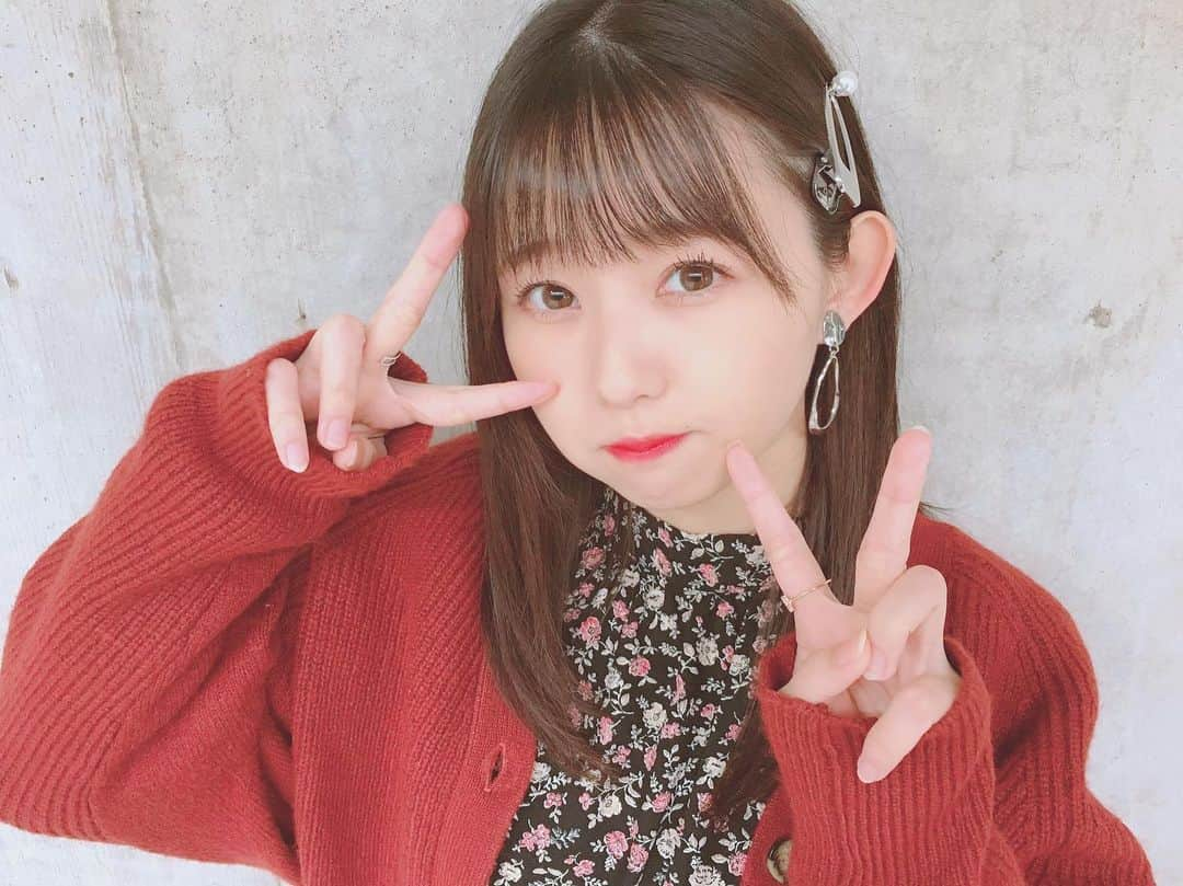 熊沢世莉奈さんのインスタグラム写真 - (熊沢世莉奈Instagram)「﻿ ﻿ 久しぶりにお家でゆっくりまったり☺️﻿ 1番安心する場所です♡﻿ みんなの安心する場所はどこですか？﻿ やっぱりお家かな？☺️﻿ ﻿ ﻿ ﻿ 今日は家族みんなでラグビー観るよ🏉﻿ いっぱいトライしてほしいなぁ🎌﻿ ﻿ ﻿ ﻿ ﻿ 写真みて気づいた。﻿ 私ほぼピースしかしてない✌️」10月20日 18時44分 - kuma_0417