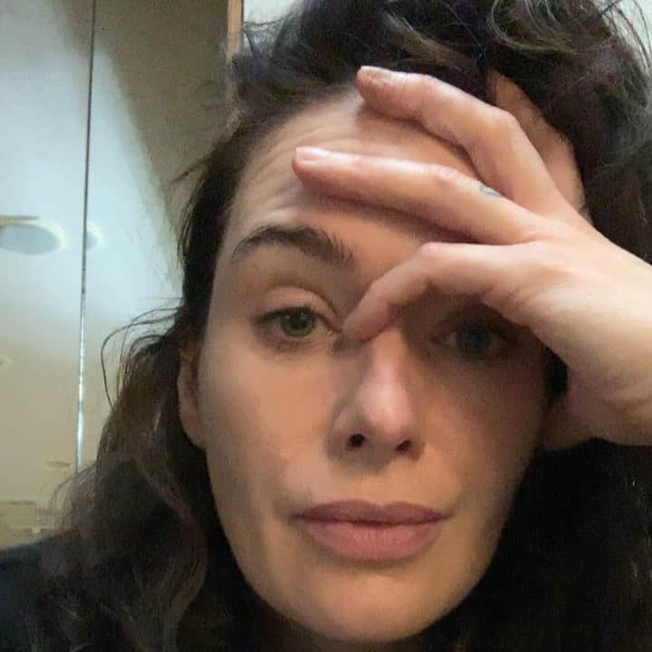 レナ・ヘディのインスタグラム：「#trailertime ..👻」