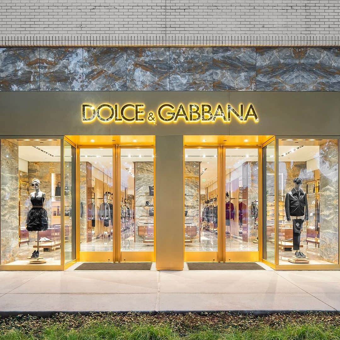 ドルチェ&ガッバーナさんのインスタグラム写真 - (ドルチェ&ガッバーナInstagram)「Dolce&Gabbana opens its new boutique in the NorthPark Center, Dallas, standing out for the materials and nuances of its DNA. #DGLovesDallas #DGFattoAMano #DGFamily」10月20日 18時55分 - dolcegabbana