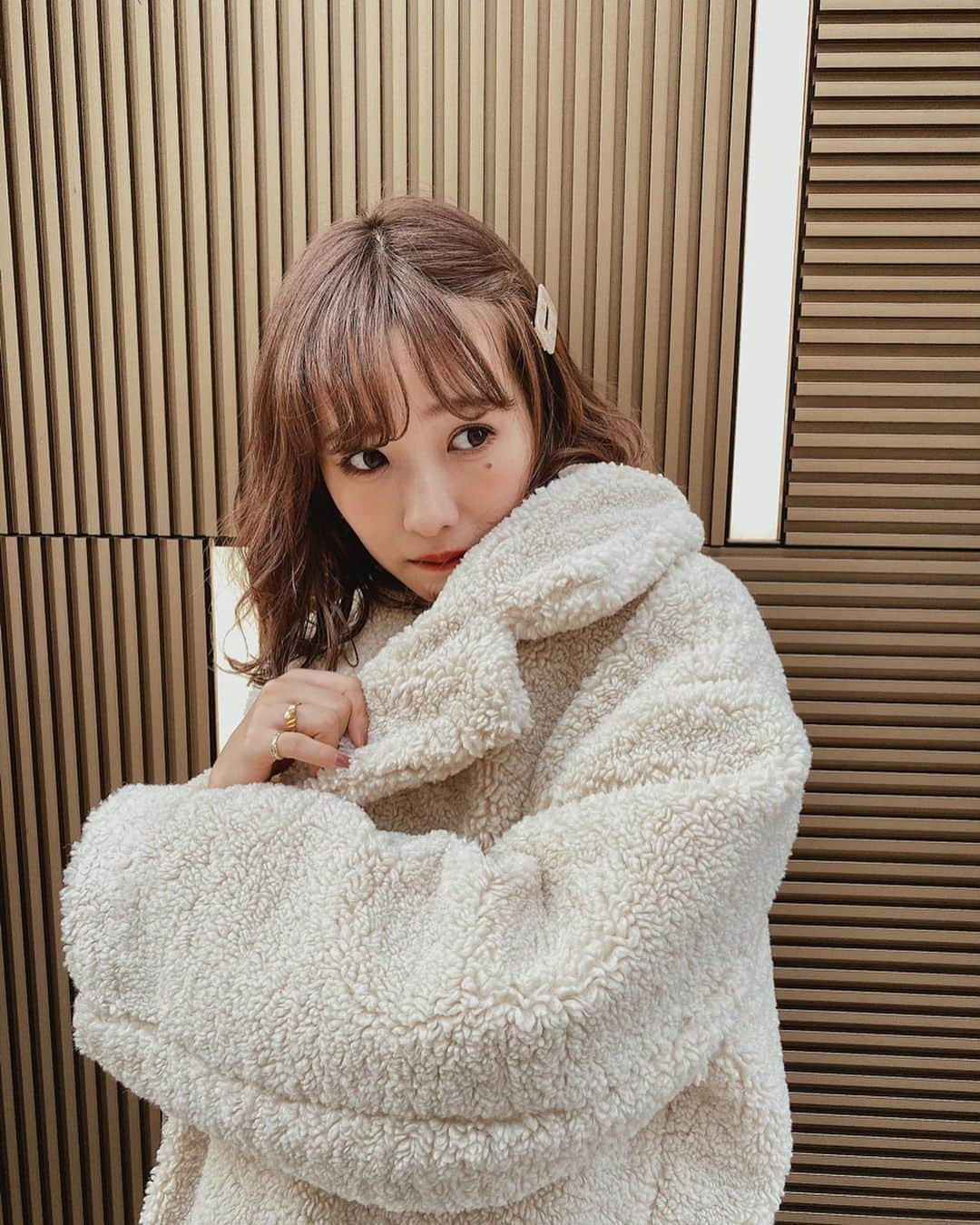 前田希美（まえのん）さんのインスタグラム写真 - (前田希美（まえのん）Instagram)「10月23日（水）の12時～ 先日インスタLIVEでも紹介した N WITH.のアウターが発売になります¨̮ 24時間限定で送料無料なので、 ぜひチェックしてくださいね♥  どのコートの 何色が気になりますか？¨̮ 肌寒くなってきたので のんはロングボアコートの アイボリーを着てみました。  #nwith #エヌウィズ #のんの私服  @n_with_official」10月20日 19時04分 - maeda_nozomi