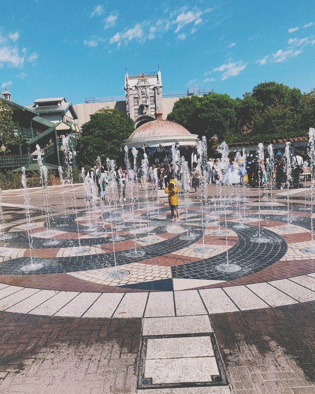 のインスタグラム：「boy☔️ #jj #tflers #water #kiss #instagood #yellow」
