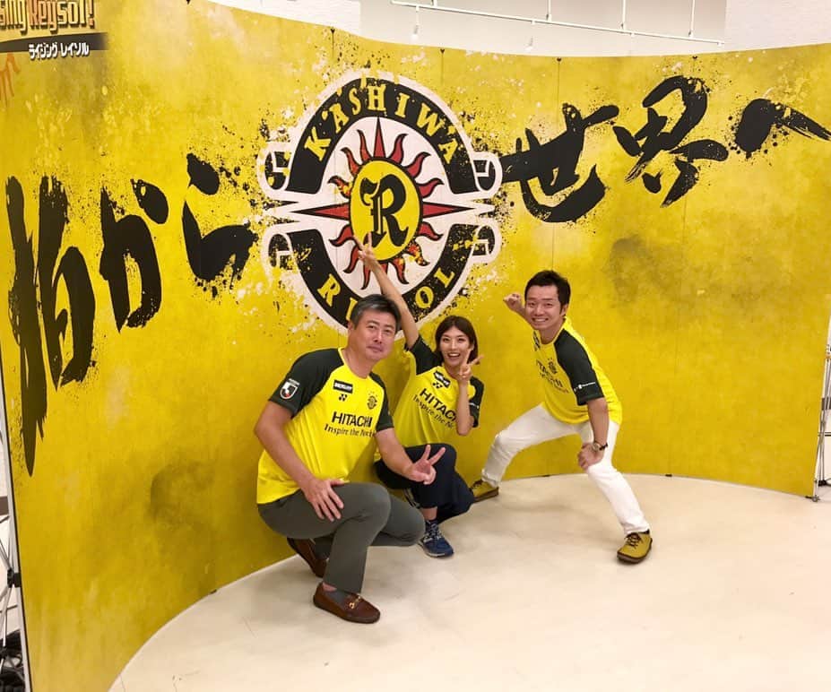 西谷綾子のインスタグラム：「✴︎ ～DAZN Presents～ @mallage_kashiwa  @kashiwareysol_official  vsジェフユナイテッド千葉戦⚽️ パブリックビューイング😆📣 ・ 立ち見が出るほど、多くのお客様に足を運んで頂きました😍ありがとうございます🤗 ・ めっちゃ盛り上がり楽しかったーー😂🙌✨ 皆さんと喜びを分かち合えてhappy😻💓 ・ レイソル元GK 佐藤大さんの生解説で試合を見ると また違った角度からサッカーや選手の気持ちを知れるので面白く勉強に📝🤓 ・ 実況の吉田さん！いい声😻‼︎ いろんなスポーツとても詳しかったです♡ ・ スカイツリーはラグビー🏉🌸日本代表を イメージした特別ライティング🌟☺️🇯🇵 ・ #三原選手のゴールパフォーマンス気になる😍 #サポーターの皆さんと楽しい時間を共有  #パブリックビューイング  #柏レイソル #モラージュ柏 #首位  #サッカー #笑顔 #j1昇格 #みんなで喜び合いたい  #soccer #reysol #jleague #japan #publicviewing  #kashiwa #kashiwareysol #football #vitoria #happy #ラグビーワールドカップ2019 #ラグビー #skytree  #ラグビーワールドカップ #rugby #rugbyworldcup」