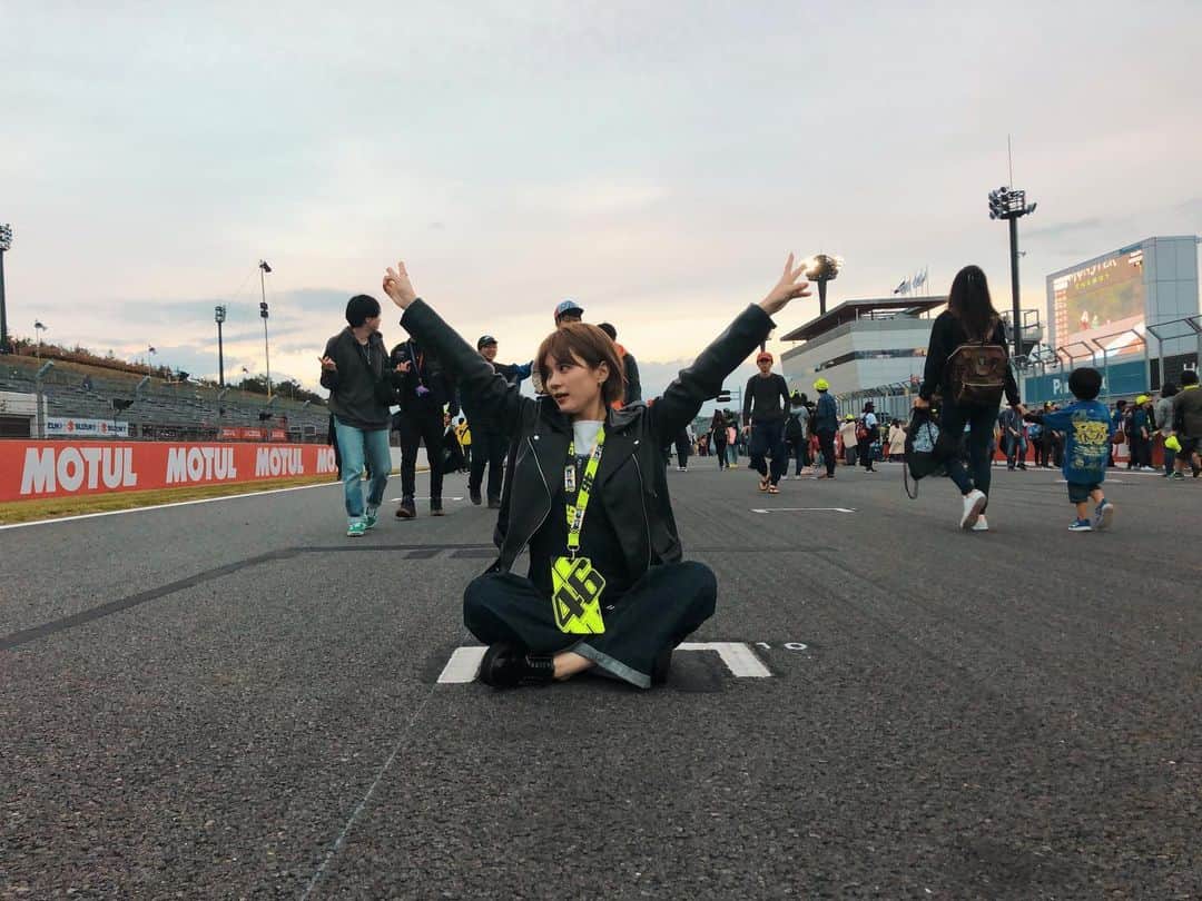 山田愛梨さんのインスタグラム写真 - (山田愛梨Instagram)「ハードすぎたけど楽しい家族旅行でした💜 #motogp」10月20日 19時33分 - airi_yamada
