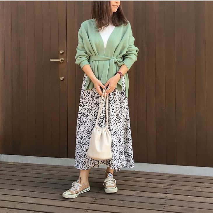 Locariのインスタグラム：「【税込み価格に感謝！みんなの秋の「しまパト戦利品」10連発】 ぜひ記事をチェックしてみてください👗 . phot by @ayano.s_1214 さん . . . #しまむら . . #コーデ #今日のコーデ #コーディネート #ファッションコーデ #ママコーデ #プチプラコーデ #シンプルコーデ #秋コーデ #カジュアルコーデ #大人コーデ #アラフォーコーデ #きれいめコーデ #アラサーコーデ #今日のコーディネート」