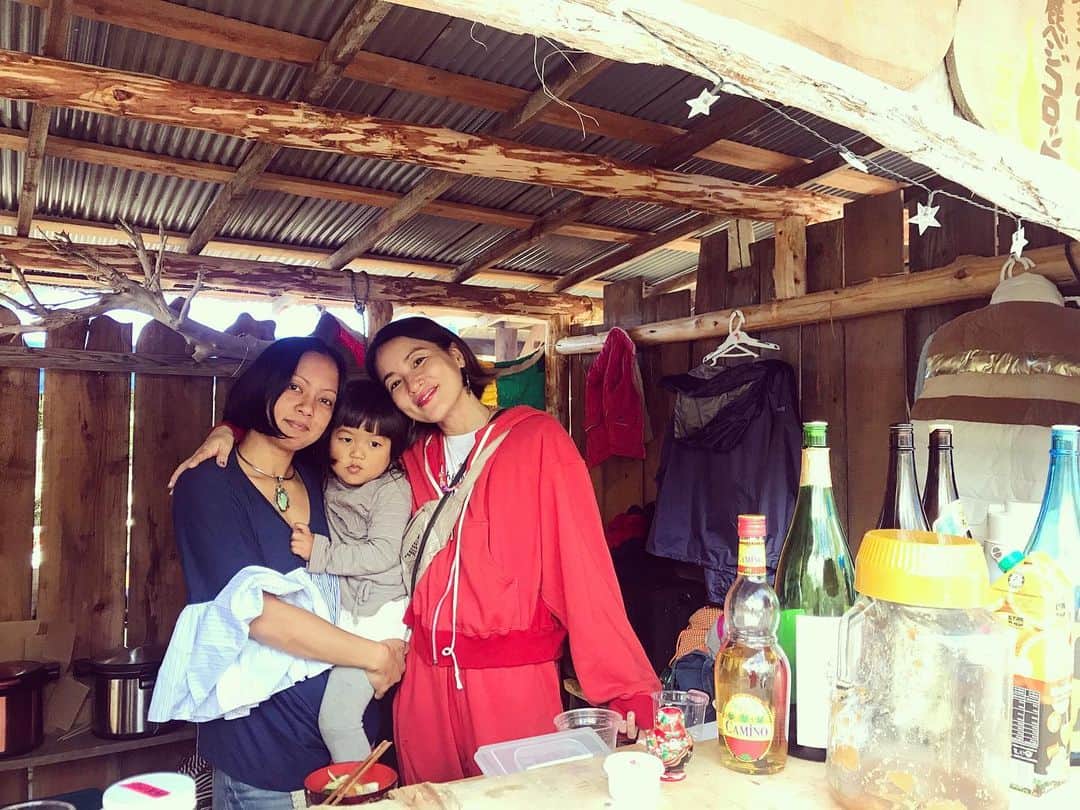 桃生亜希子のインスタグラム：「めいに誘われて、長野の"ここから祭り"へやってきたよ。 　行きは高速閉鎖もあって、7時間もかかったけど、ごはんは全て美味しいし、久々のみんなにも会えたし、山キャンプ🏕ずっとしたかったし、息子も友達いっぱい作って大満喫だったし、温泉♨️も最高だったし、行ったかいがあった✨✨✨ またすぐ行きたい🙋‍♀️❤️ みんなありがとう🙏🌞」
