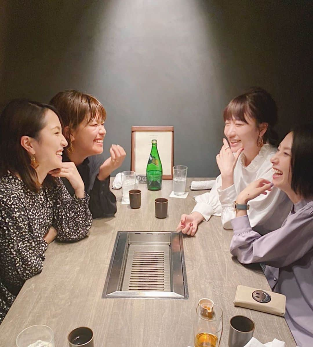 Remiさんのインスタグラム写真 - (RemiInstagram)「splendid dinner @ushigoro_yakiniku 🐂  恒例となりつつある美食会🍽 グルメな @momo.official @kuro_risa に美味しいお店を紹介してもらう大人の夜会🥂✨ 前回のイタリアンに続き今回行ったのは、このメンバーで何度も行っている大好きな焼肉店"うしごろ"の最高峰「USHIGORO S」👑 全室個室の素敵な空間でコース料理をいただきました。 こだわり抜いた究極の食材と旬の松茸も頂き感動の連続でした✨ 美味しい食事に話も尽きずしっかりパワーチャージ💪⚡️ . 今日は子供たちと公園で遊んだりおうちでまったり過ごして、寝かしつけてからのラグビー観戦！🏉頑張れ日本！🎌 また台風が接近中のニュース。 被害がこれ以上広がりませんように。 .  #USHIGOROS #うしごろS #美食会」10月20日 20時00分 - remi_912